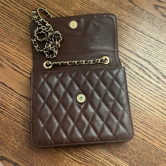 Cole Haan made in Italy leather bag with gold chain strap. - Picture 3 of 8